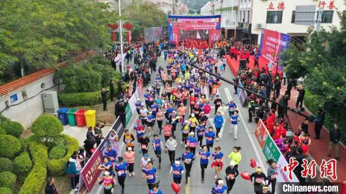 2020妈祖(湄洲岛)女子半程马拉松赛在妈祖故里湄洲岛开跑