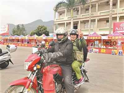 广东返乡摩托车大军：车越来越少 情越来越暖