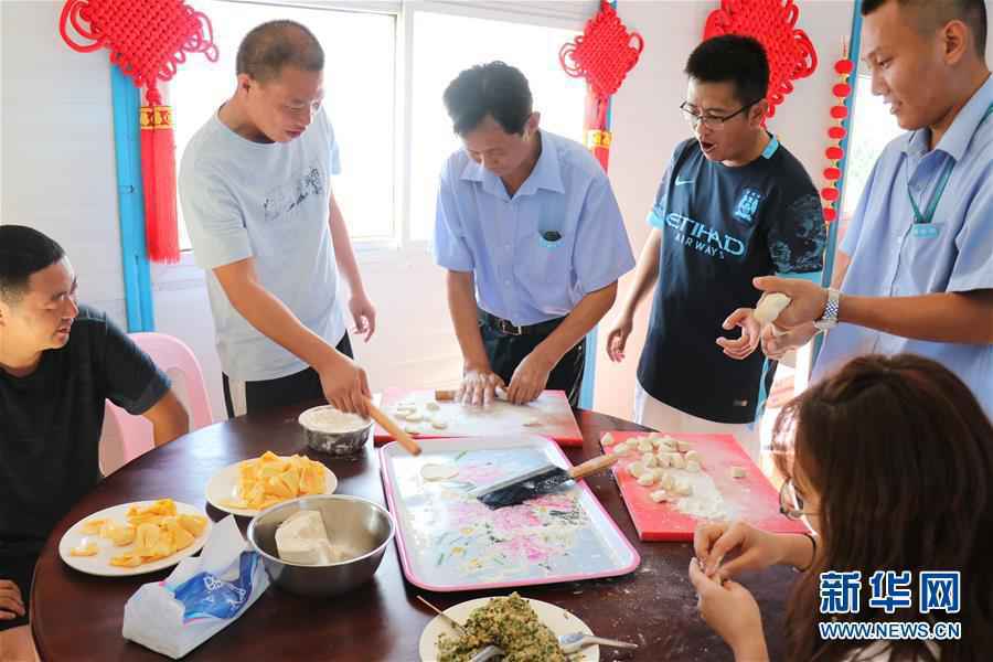 （国际·图文互动）（4）通讯：“祖国亲人请放心，我们在柬埔寨过年挺好的！”——来自中国援柬国家体育场项目建设者的春节问候