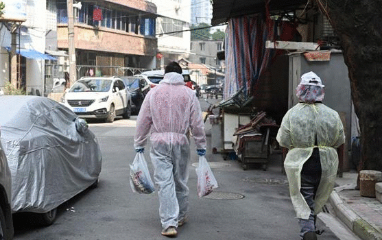 武汉社区最严格封闭：坚持在家不出门 我为防疫做贡献