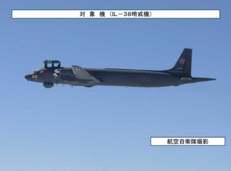 俄军两架巡逻机飞抵南千岛群岛上空 还头顶“八仙桌”