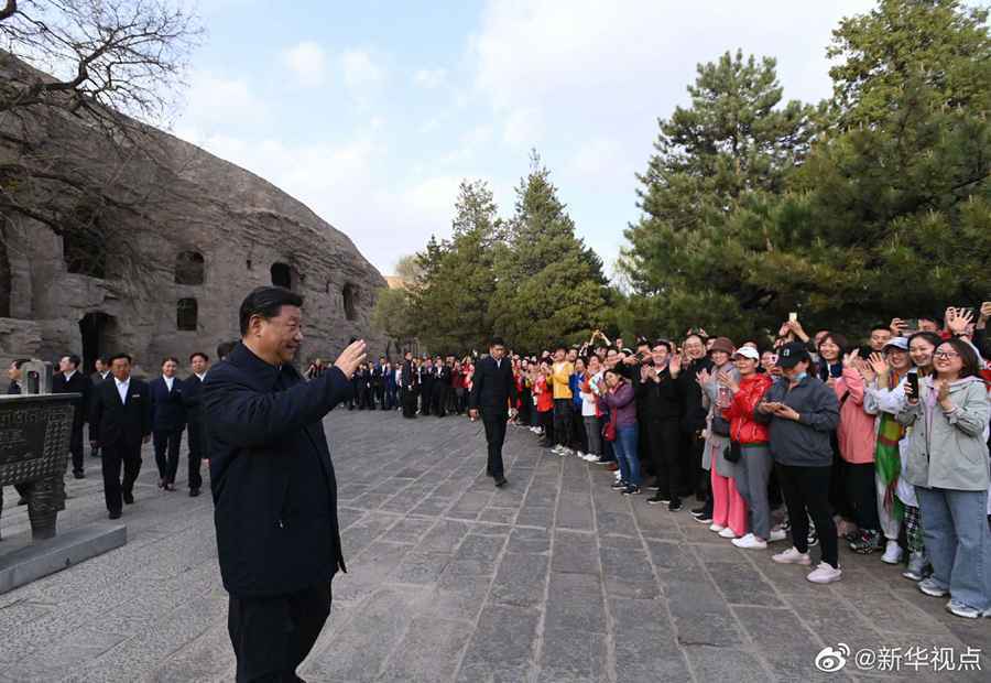 习近平：让黄花成为群众脱贫致富的“摇钱草”