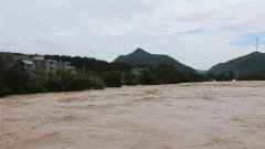 湖南江华暴雨袭击：50年一遇洪水袭击 造成1死4失联