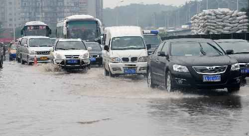 入汛以来最强降雨袭击湖南110处公路被毁 已抢通107处