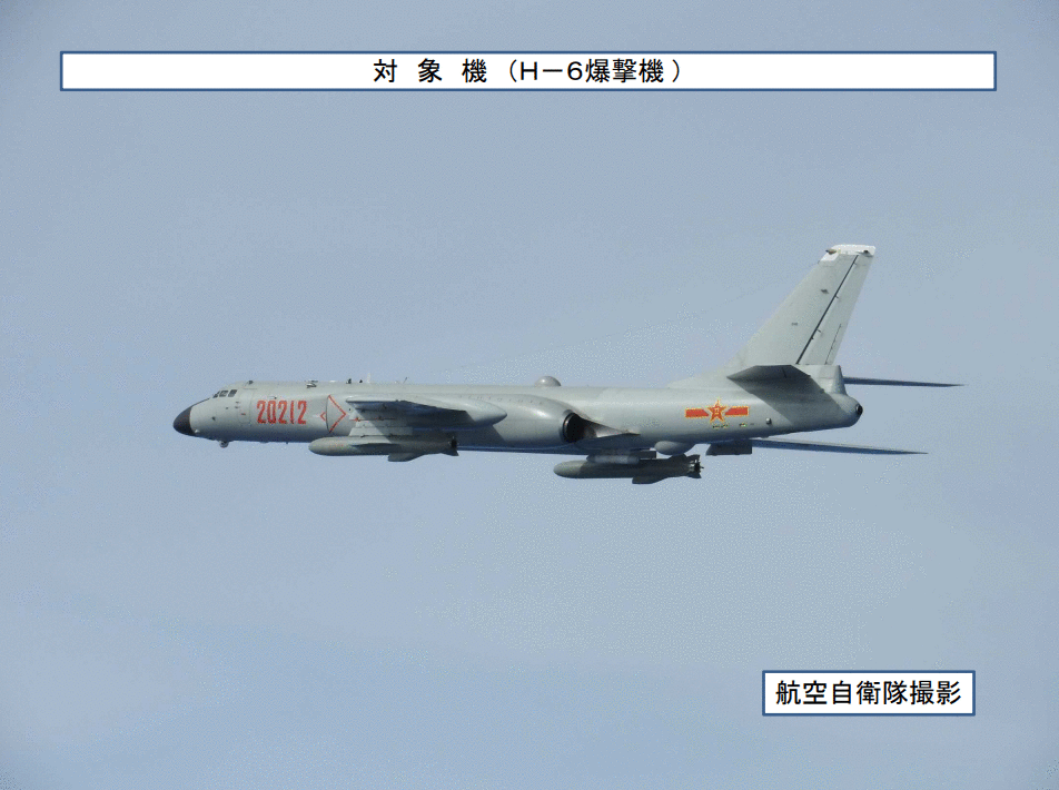 中国054A舰穿越宫古海峡 同日轰6K也现身海峡上空