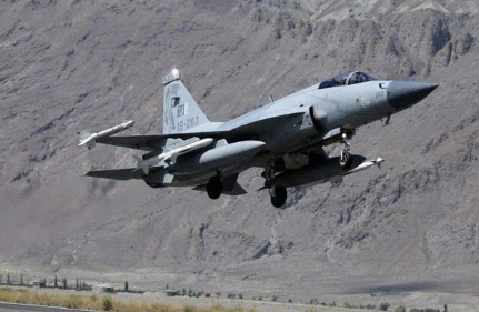 满挂出击!巴基斯坦枭龙战机现身克什米尔前线基地