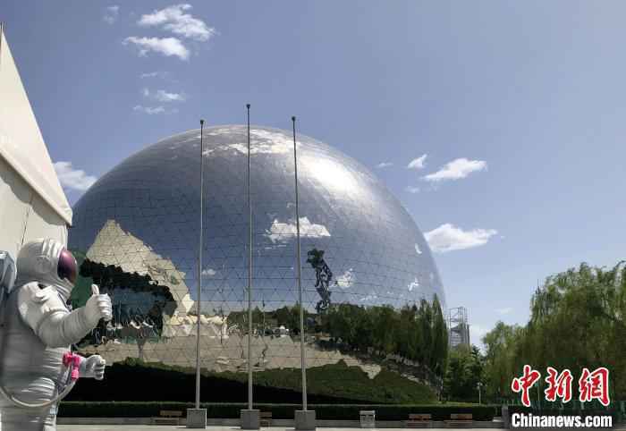 资料图:中国科技馆球幕影院醒目造型。孙自法 资料图:中国科技馆球幕影院醒目造型。孙自法