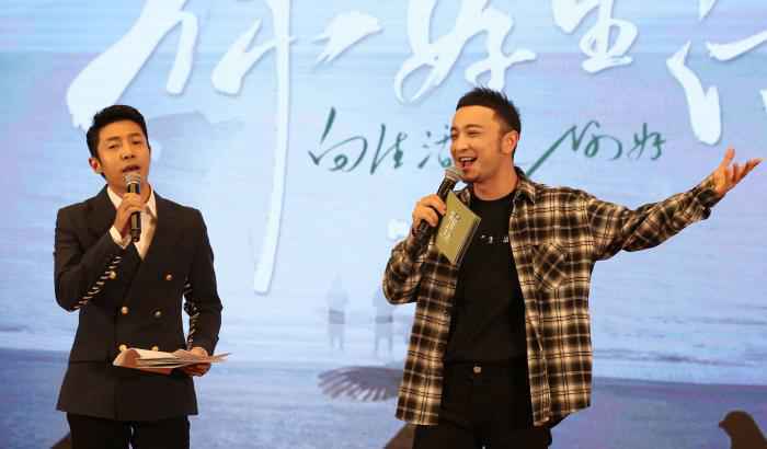 尼格买提(右)和撒贝宁