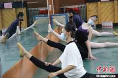 多校发布艺考公告:线上考试将继续 校考范围减少 多校发布艺考公告:线上考试将继续 校考范围减少