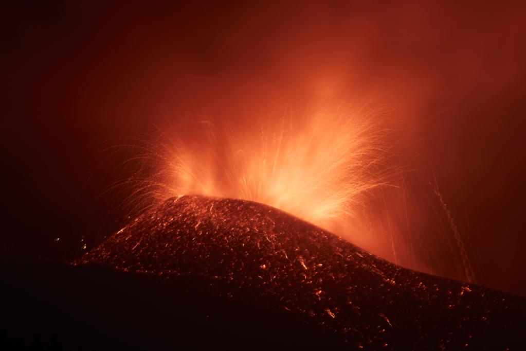  火山仍在喷发！这个三毛曾“流浪”的西班牙小岛怎样了？